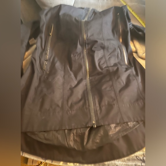 Lululemon right as rain jacket Sz 12 - Picture 7 of 10